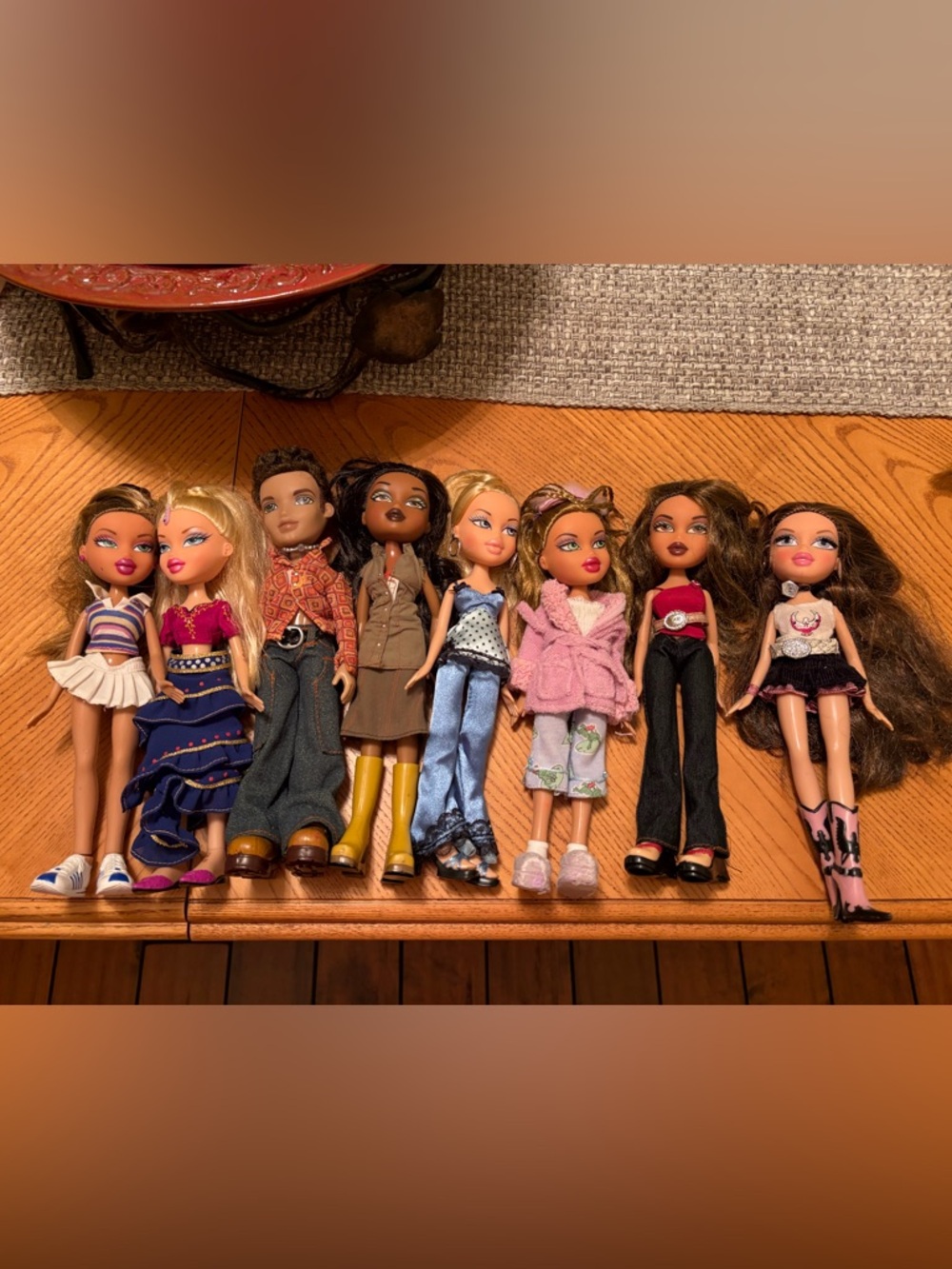 Bratz Dolls 8 dolls and accessories ( unclear if all are Bratz accessories)